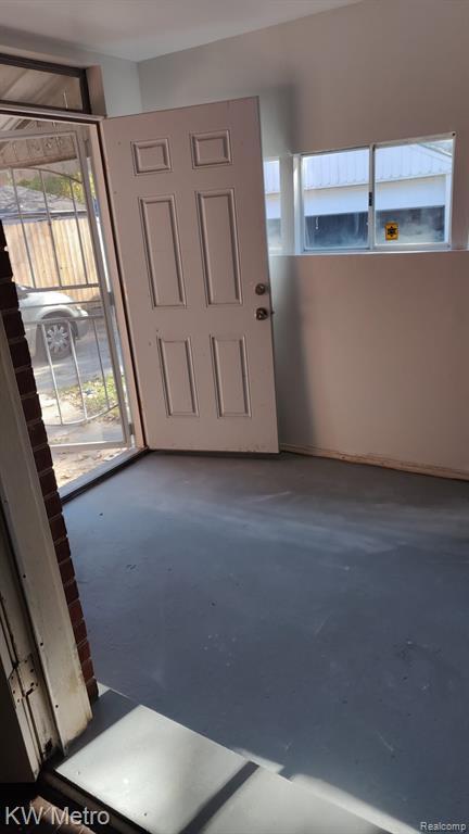 Building Photo - 8272 Outer Dr E