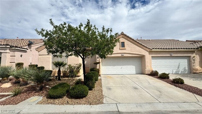 Building Photo - 2850 Cygnus St