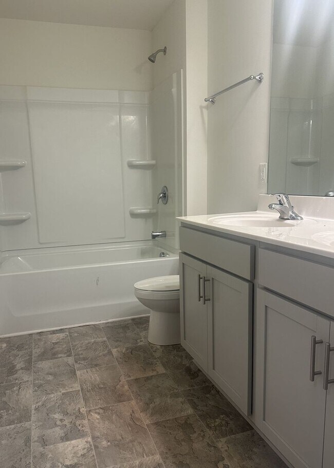 Building Photo - Spacious 3Bed/2.5Bath home in Maryville City Schools district only $2400/month - AVAILABLE NOW