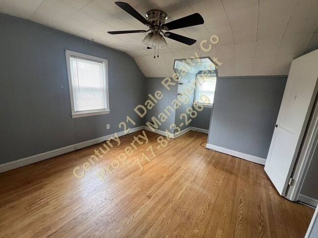 Building Photo - 3 BR 1 Bath Home in Central York School District with an attached Garage