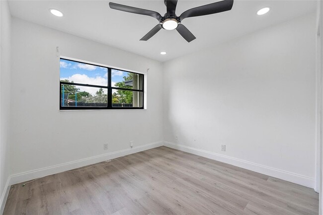 Building Photo - 2416 NW 98th Ln