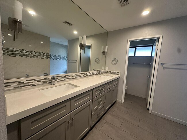Building Photo - 4 Saturn Cir