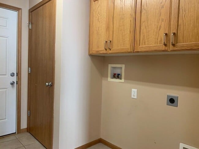 Building Photo - Italian Estates Property Management