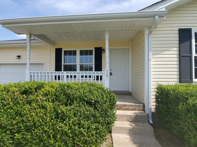 Building Photo - $1300 Charming 3 Beds 1 Bath Home