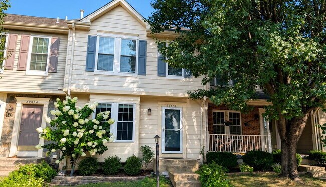 Building Photo - Charming Three-Bedroom Townhome in a Prime Ashburn Location