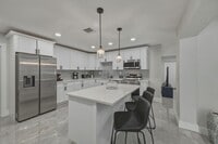 Building Photo - 632 Las Palmas Park