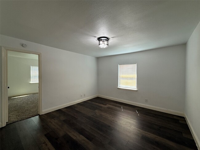 Building Photo - 306 Stiles St