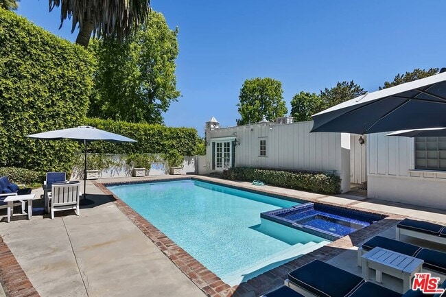 Building Photo - 111 S Glenroy Ave