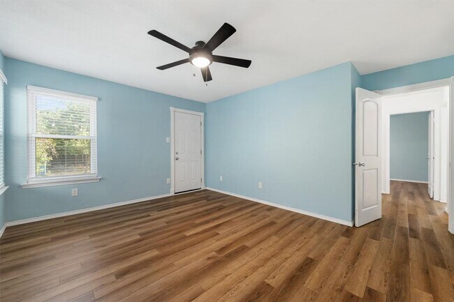 Building Photo - 4006 Alexandria Dr