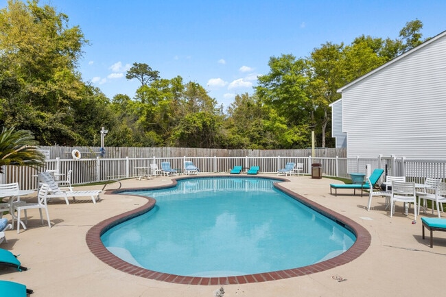 Building Photo - 241 Cowan Rd