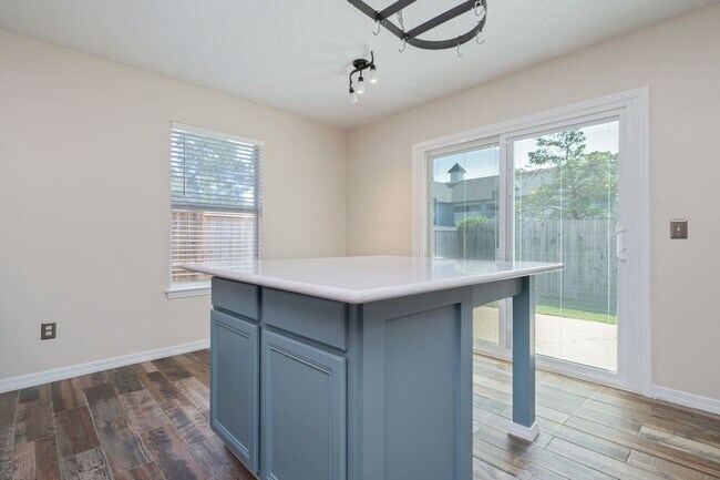 Building Photo - 7648 Chablis Cir