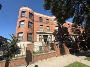 Building Photo - 5852 S King Dr