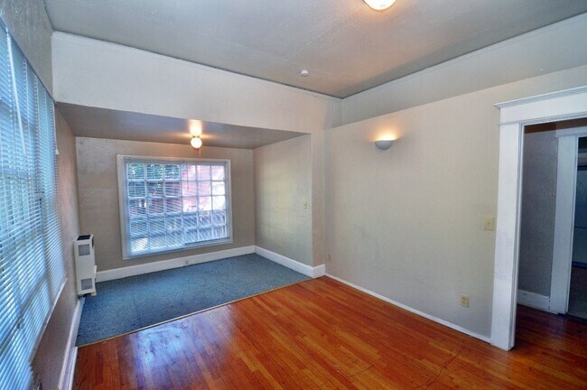 Building Photo - 642 W 3rd St
