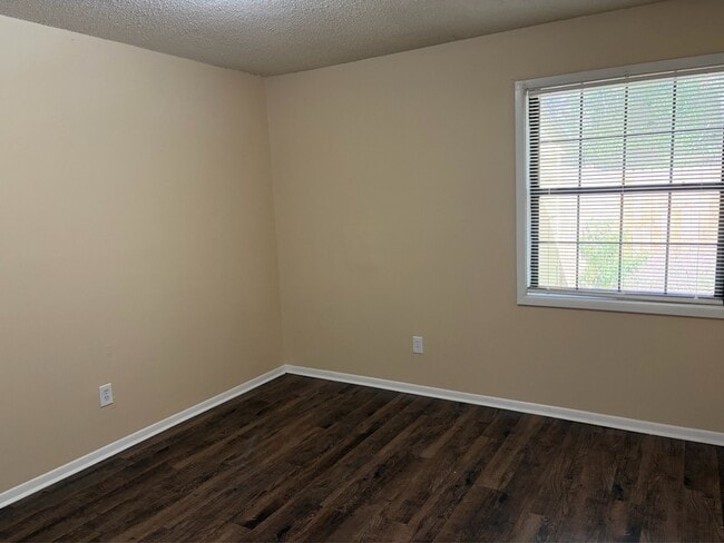 Building Photo - 2346 Horne Ave