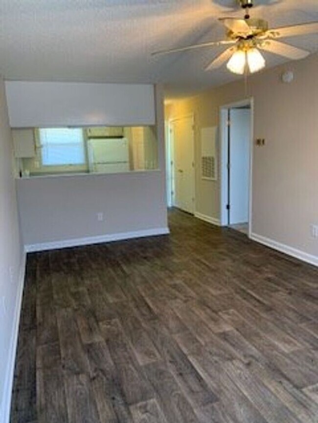 Melrose Apartments, 1br 1ba Apartment, FIR... 307 Country Club Dr NE