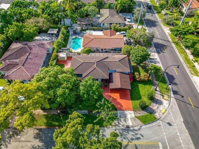 Building Photo - 6150 SW 15th St