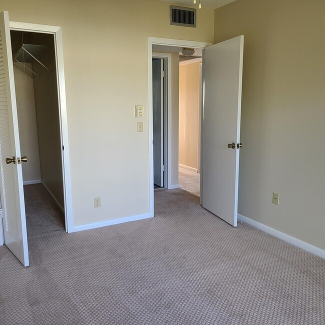 Building Photo - 417 Mansfield I