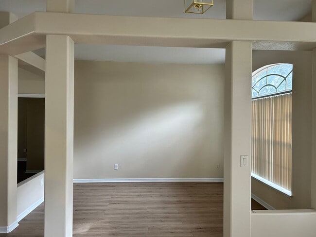 Building Photo - 4br/2 bath single-family home located near Valencia College West Campus