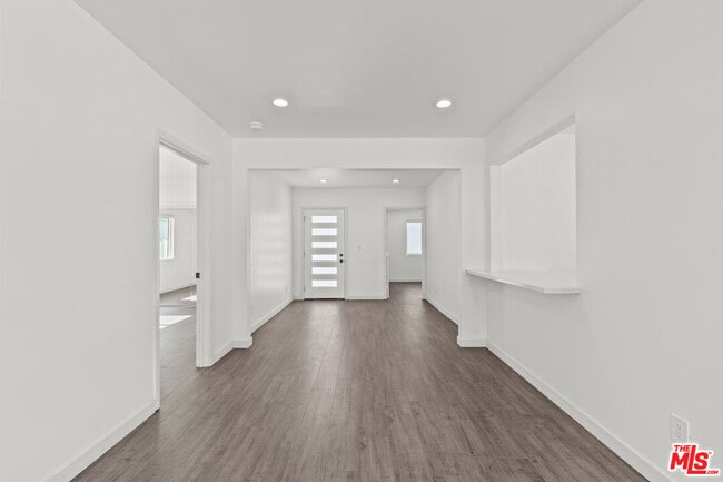 Building Photo - 15153 La Maida St