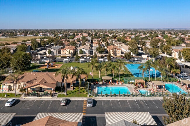 Gorgeous Central Park - Golden Valley Luxury Apartments