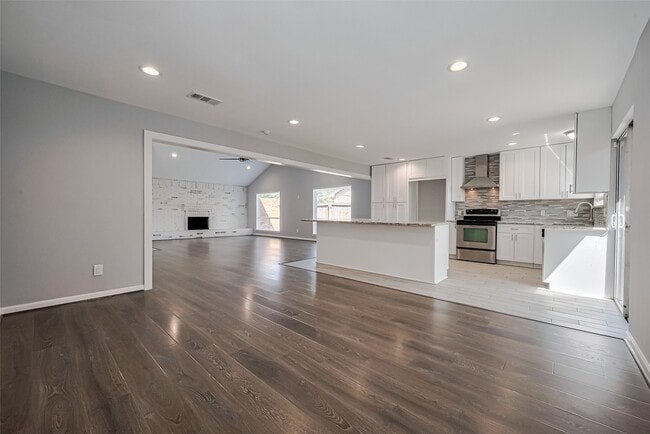 Building Photo - 319 Gentilly Dr
