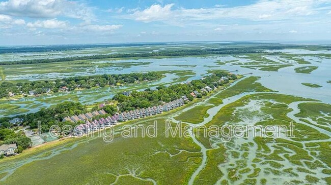 Building Photo - 242 Little Oak Island Dr