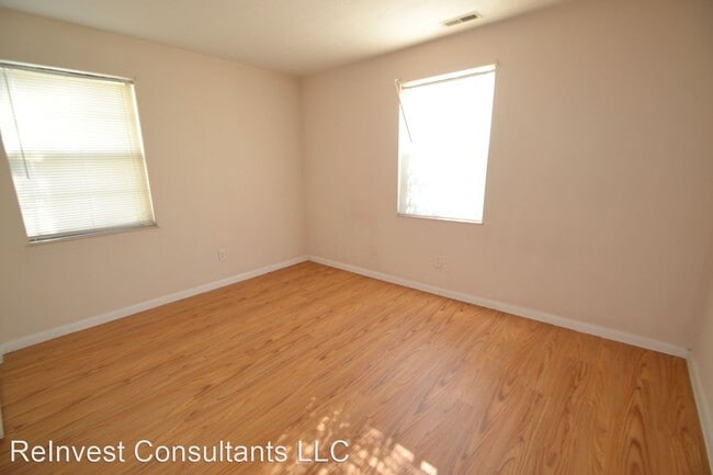 Building Photo - 2 br, 1 bath House - 1944 Chaucer Dr #B