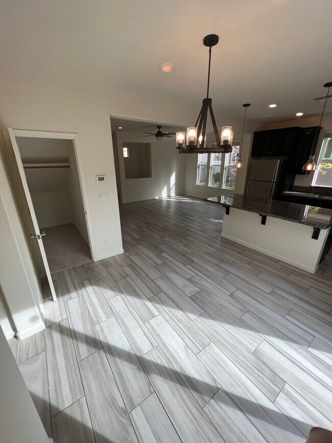 Building Photo - Spacious 4 Bedroom, 3 Bath Home with Bonus Room, 2 Car Garage in Westpark Village!