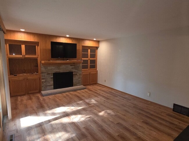 Building Photo - Mt Pleasant 4 bedroom