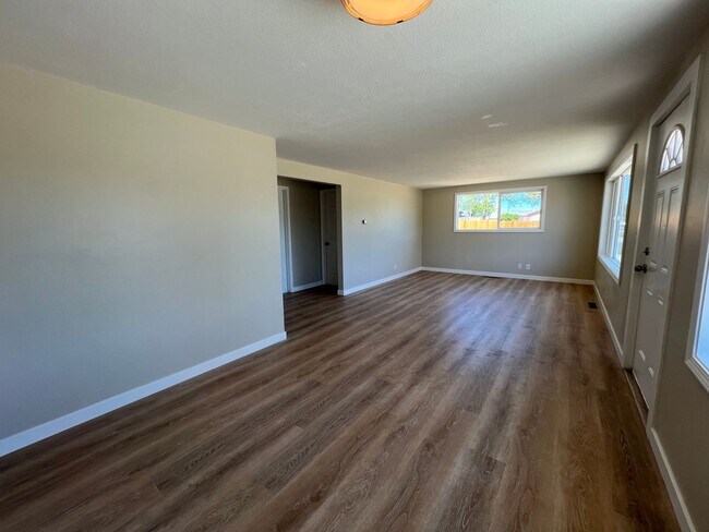 Building Photo - Single-Family Home with Attached Garage