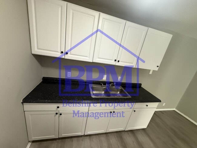 Building Photo - Budget-Friendly 2 Bed, 1 Bath Apartment – ...