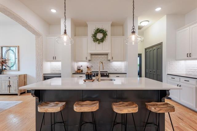 Building Photo - 560 Inwood St