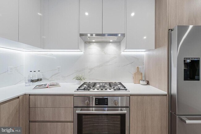 Building Photo - 4017 Davis Pl NW