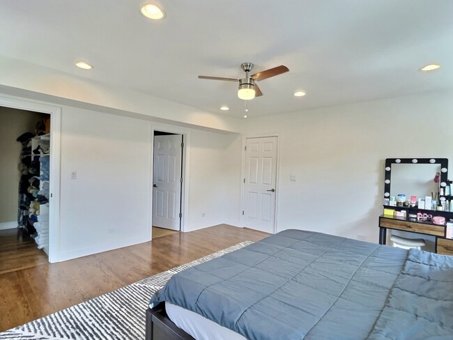 Building Photo - 4908 N Nagle Ave