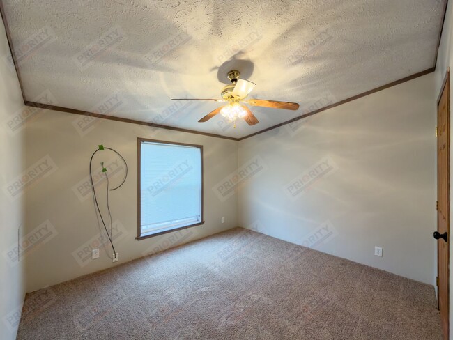 Building Photo - Spacious 4 bedroom single family home