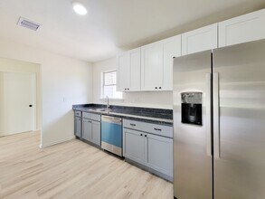 Building Photo - 301 Cypress St