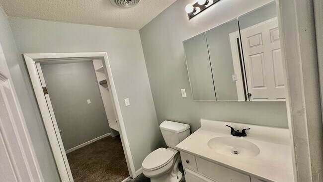 Building Photo - 11020 E Belaire