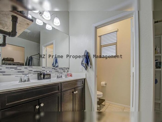 Building Photo - 30945 W Picadilly Rd