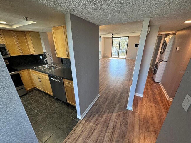 Building Photo - 201 W Laurel St