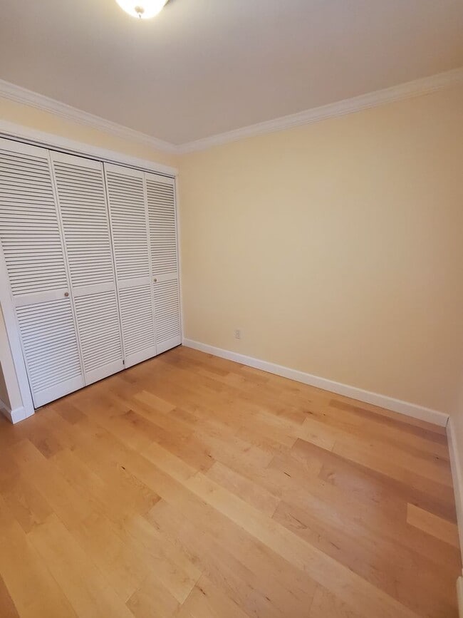 Building Photo - Beautifully Updated Home in Sought-After S...