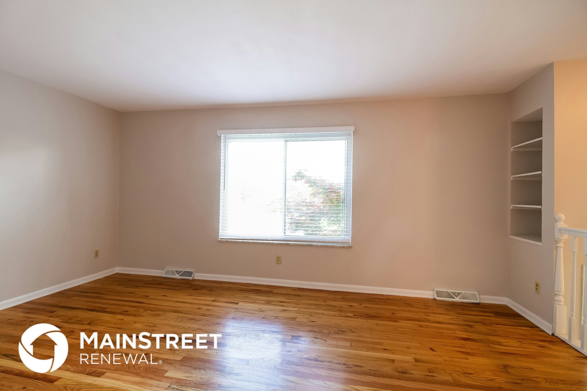 Building Photo - 1848 Tamarack Cir N