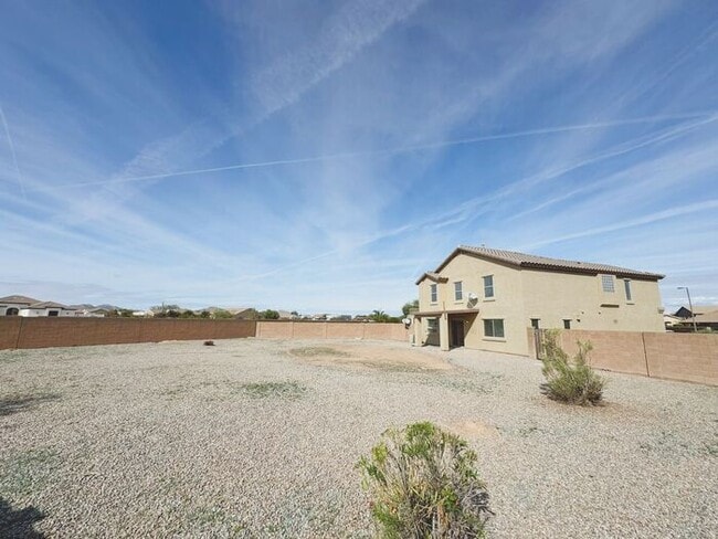 Building Photo - 4BR / 2.5BA Home with Expansive Lot – 2-Car Garage, Community Pools & Golf