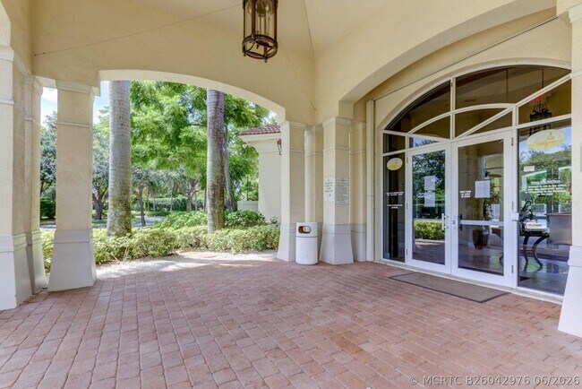 Building Photo - 1107 Big Torch St