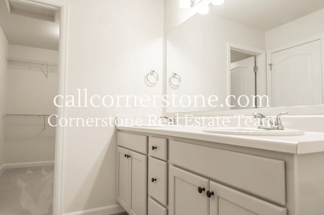 Building Photo - 1092 Petra Hts