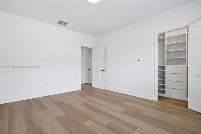 Building Photo - 500 92nd St