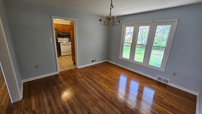 Building Photo - JUST REDUCED!  4 Bedroom Single Family Home