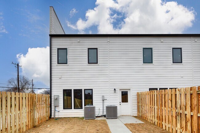 Building Photo - 2506 Freeman Rd SW