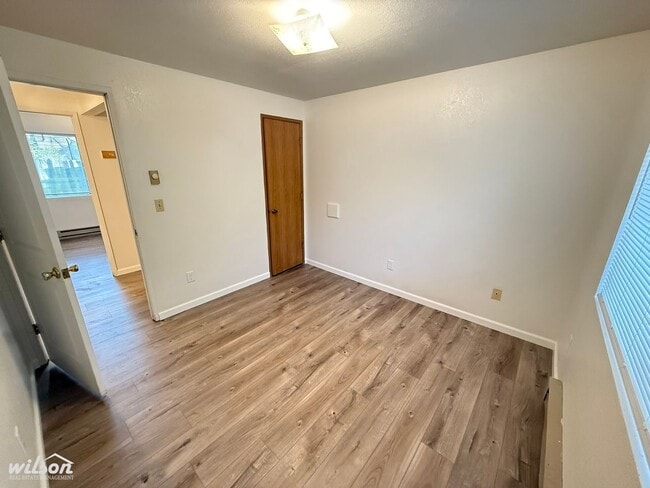Building Photo - 1206 S Voelker Ave