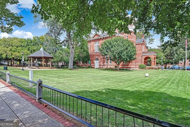 Building Photo - 597 Paper Mill Rd