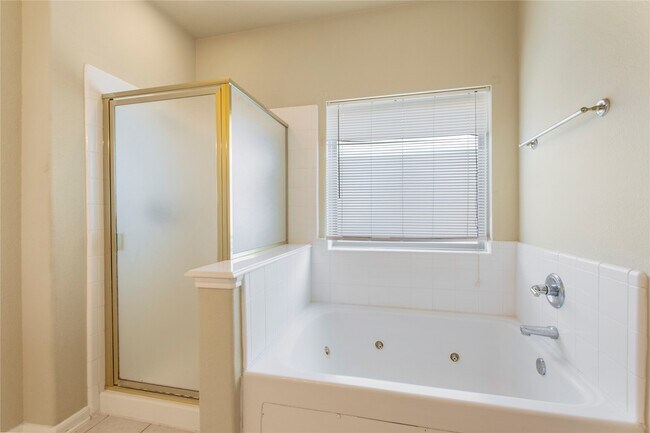 Building Photo - 5310 Meadow Canyon Dr